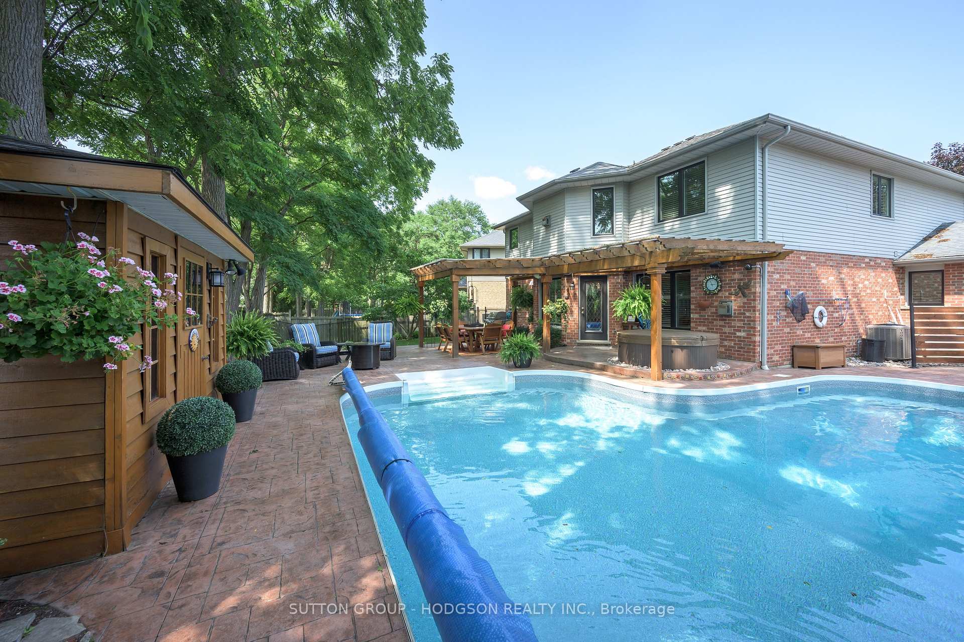 Photo 40 of 103 Carriage Hill Drive, London, North G — HOMEH