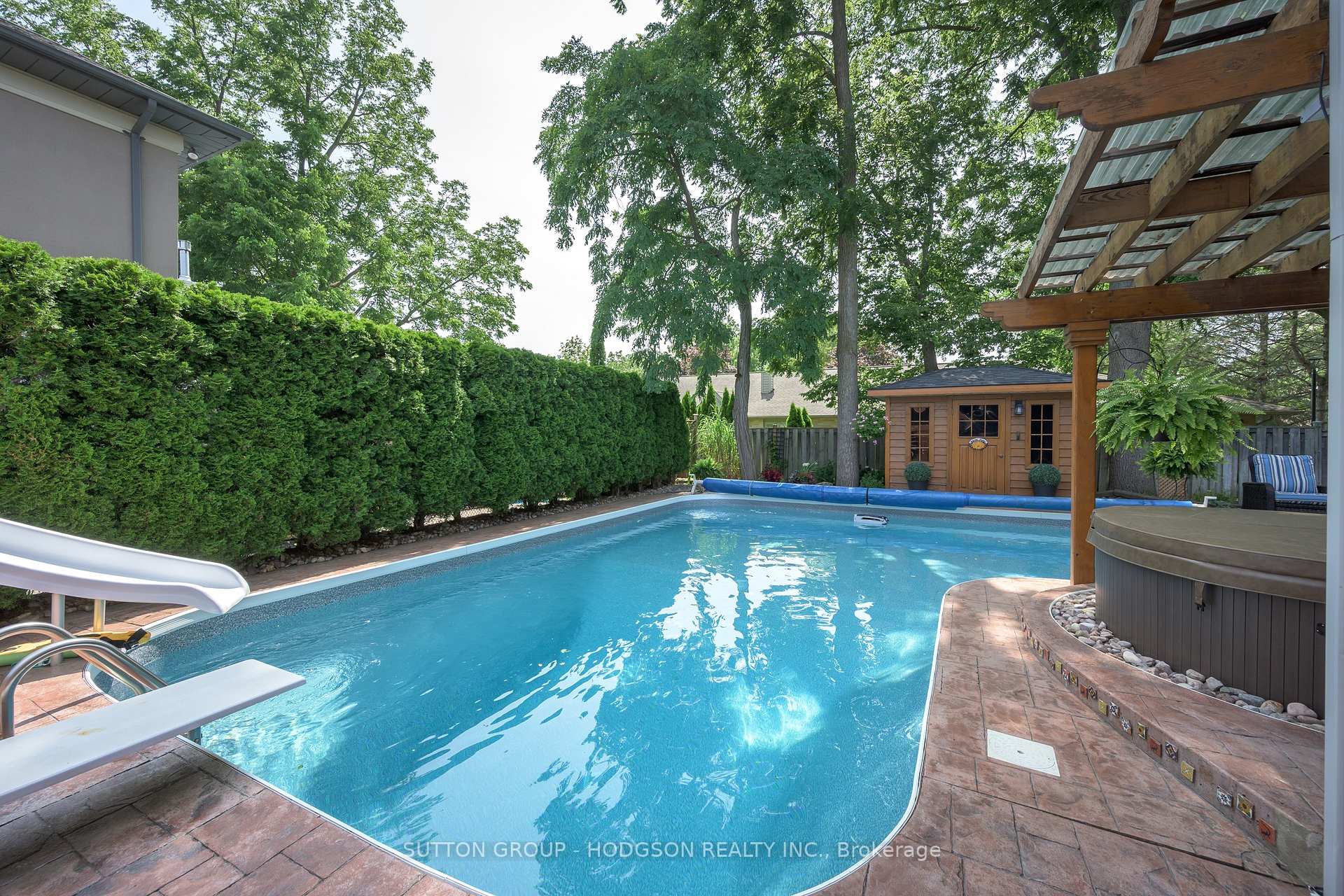 Photo 41 of 103 Carriage Hill Drive, London, North G — HOMEH