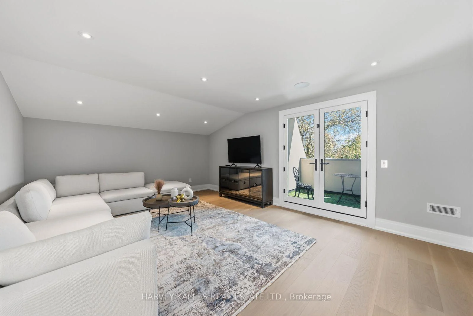 Photo 76 of 117 Yonge Boulevard, Toronto, Bedford Park-Nortown — HOMEH