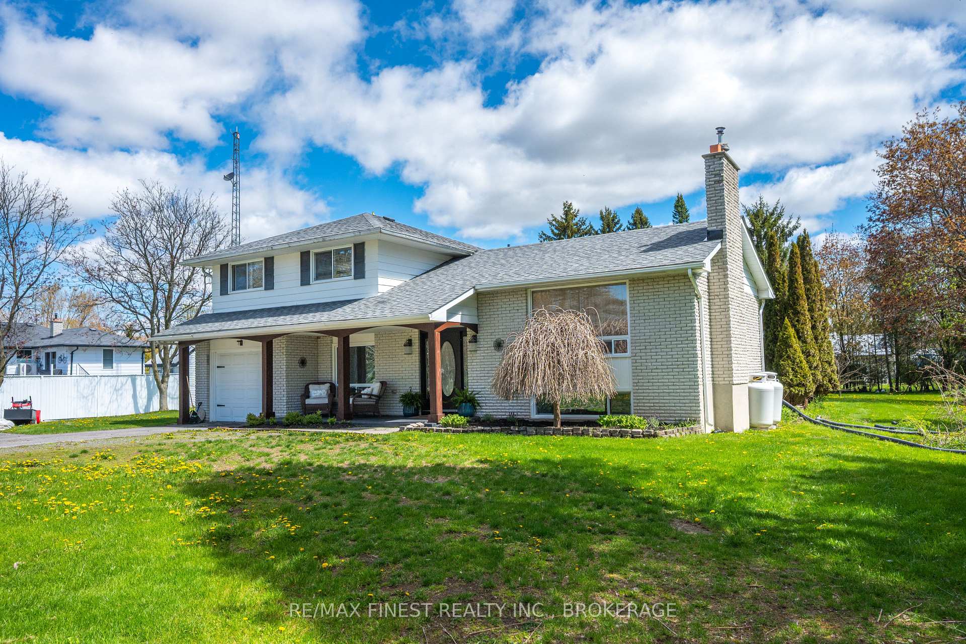 Photo 3 of 207 Meadow Crescent, Greater Napanee, Greater Napanee — HOMEH