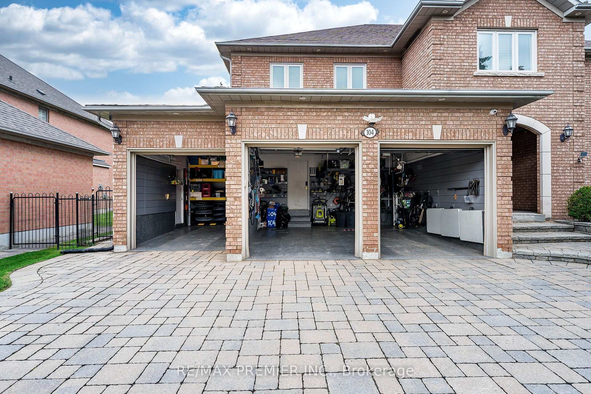 Photo 4 of 104 Cartwright Boulevard, Vaughan, East Woodbridge — HOMEH