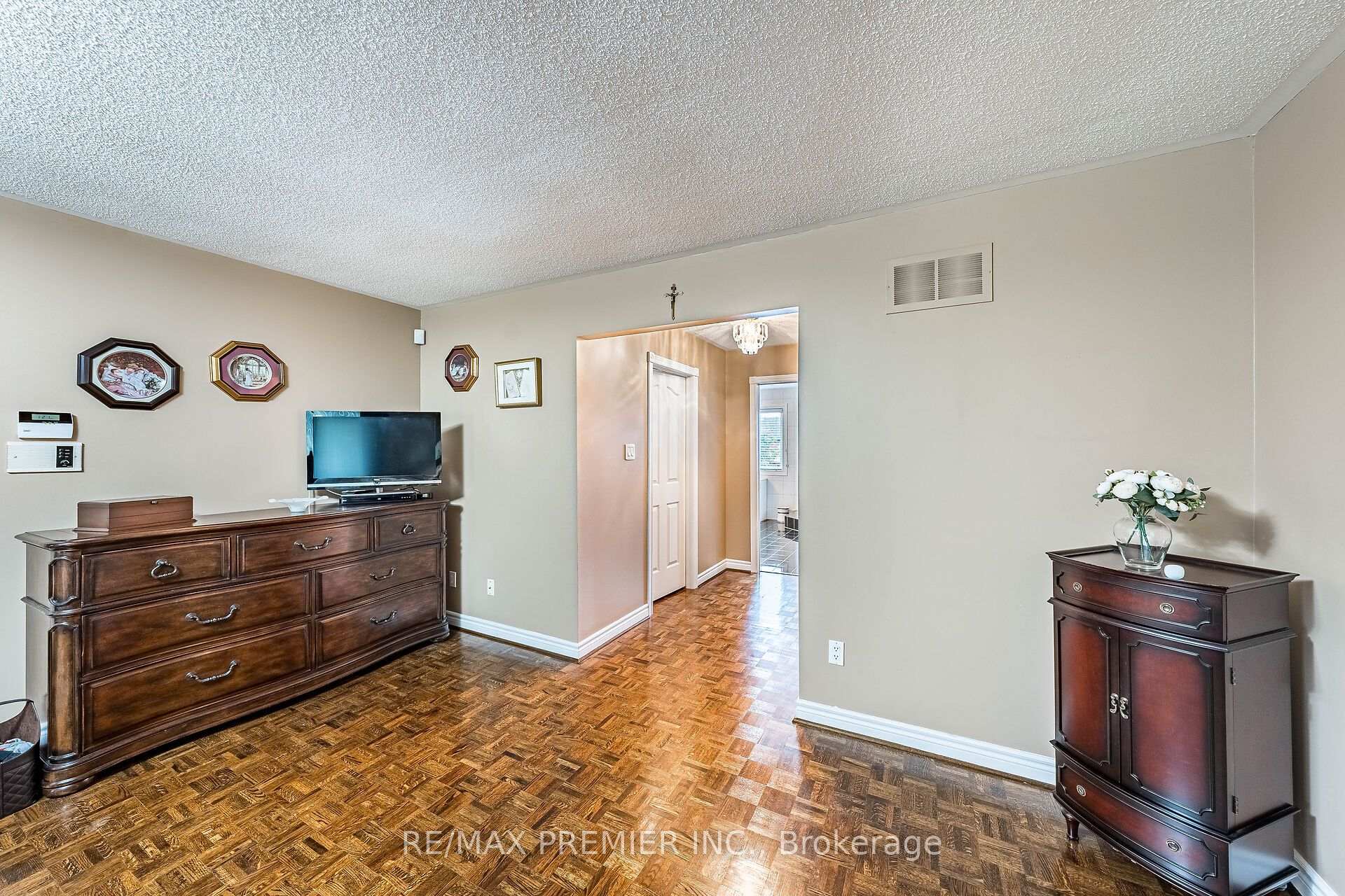 Photo 33 of 104 Cartwright Boulevard, Vaughan, East Woodbridge — HOMEH