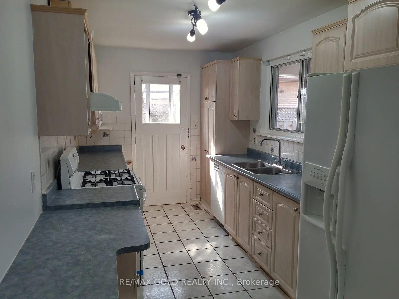 Photo 7 of Unit Upper, 7 Forsythia Road, Brampton, Southgate — HOMEH