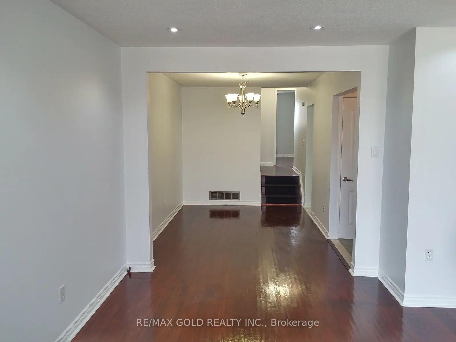 Photo 5 of Unit Upper, 7 Forsythia Road, Brampton, Southgate — HOMEH