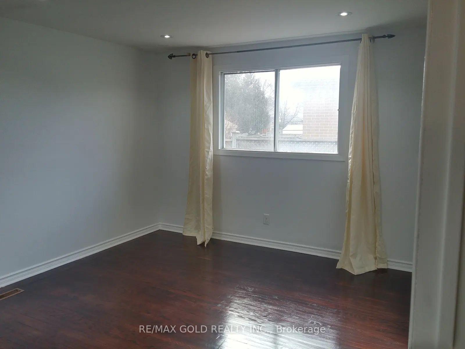 Photo 14 of Unit Upper, 7 Forsythia Road, Brampton, Southgate — HOMEH