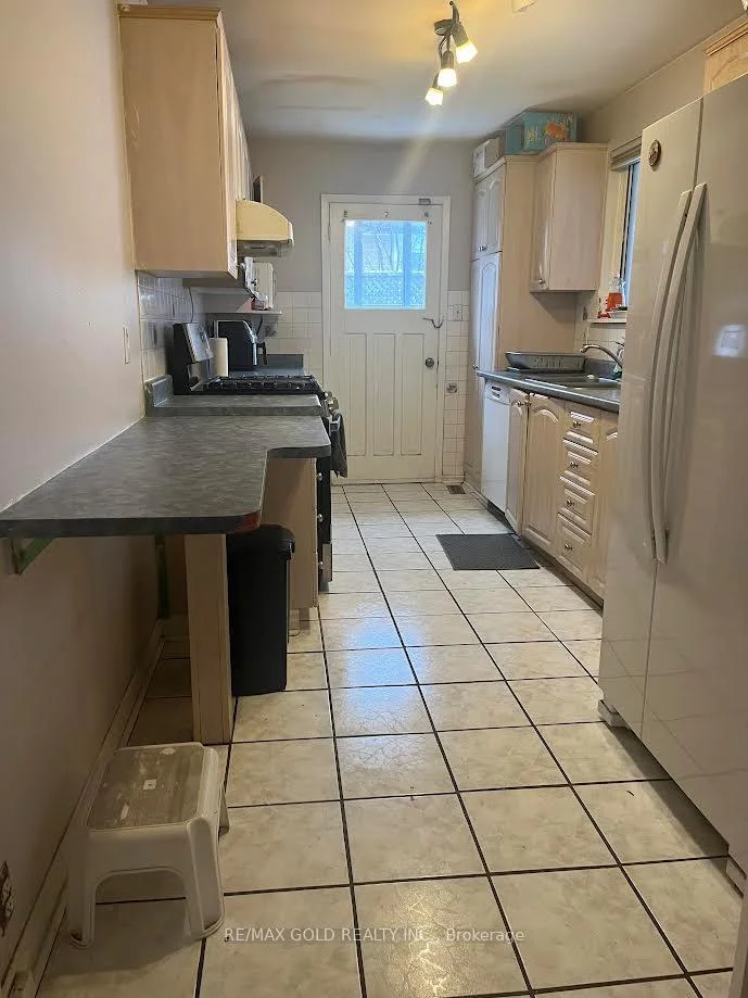 Photo 8 of Unit Upper, 7 Forsythia Road, Brampton, Southgate — HOMEH