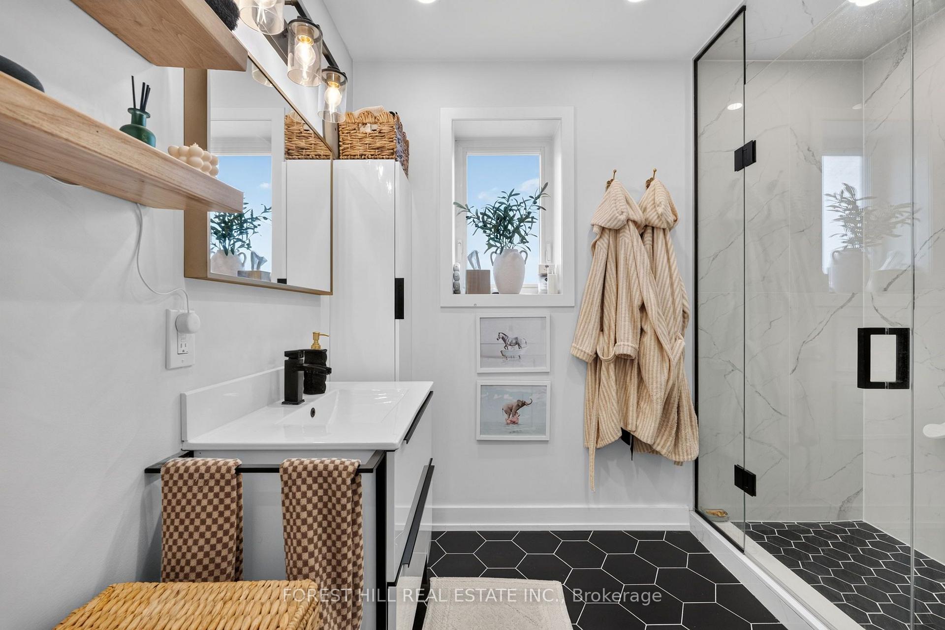 Photo 15 of 346 O'Connor Drive, Toronto, East York — HOMEH