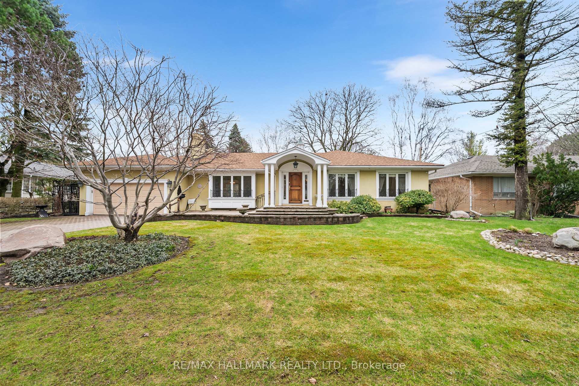 Photo 1 of 154 Valley Road, North York, Bridle Path-Sunnybrook-York Mills — HOMEH