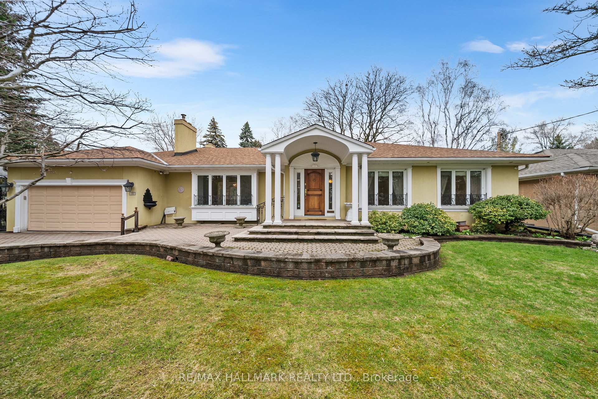 Photo 3 of 154 Valley Road, North York, Bridle Path-Sunnybrook-York Mills — HOMEH
