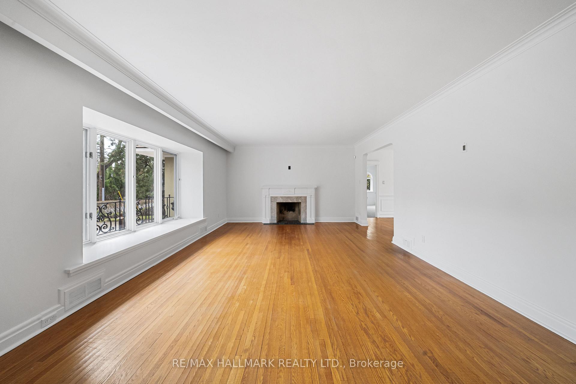 Photo 7 of 154 Valley Road, North York, Bridle Path-Sunnybrook-York Mills — HOMEH