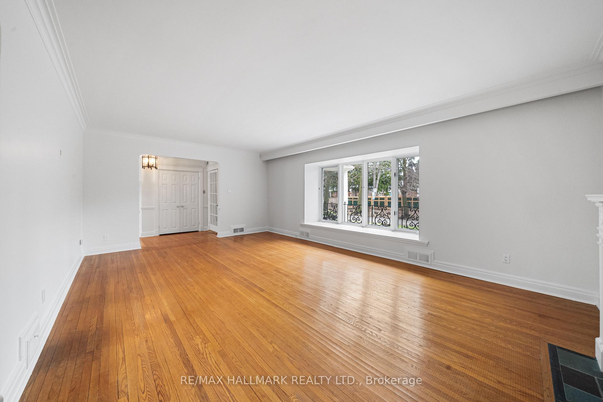 Photo 8 of 154 Valley Road, North York, Bridle Path-Sunnybrook-York Mills — HOMEH