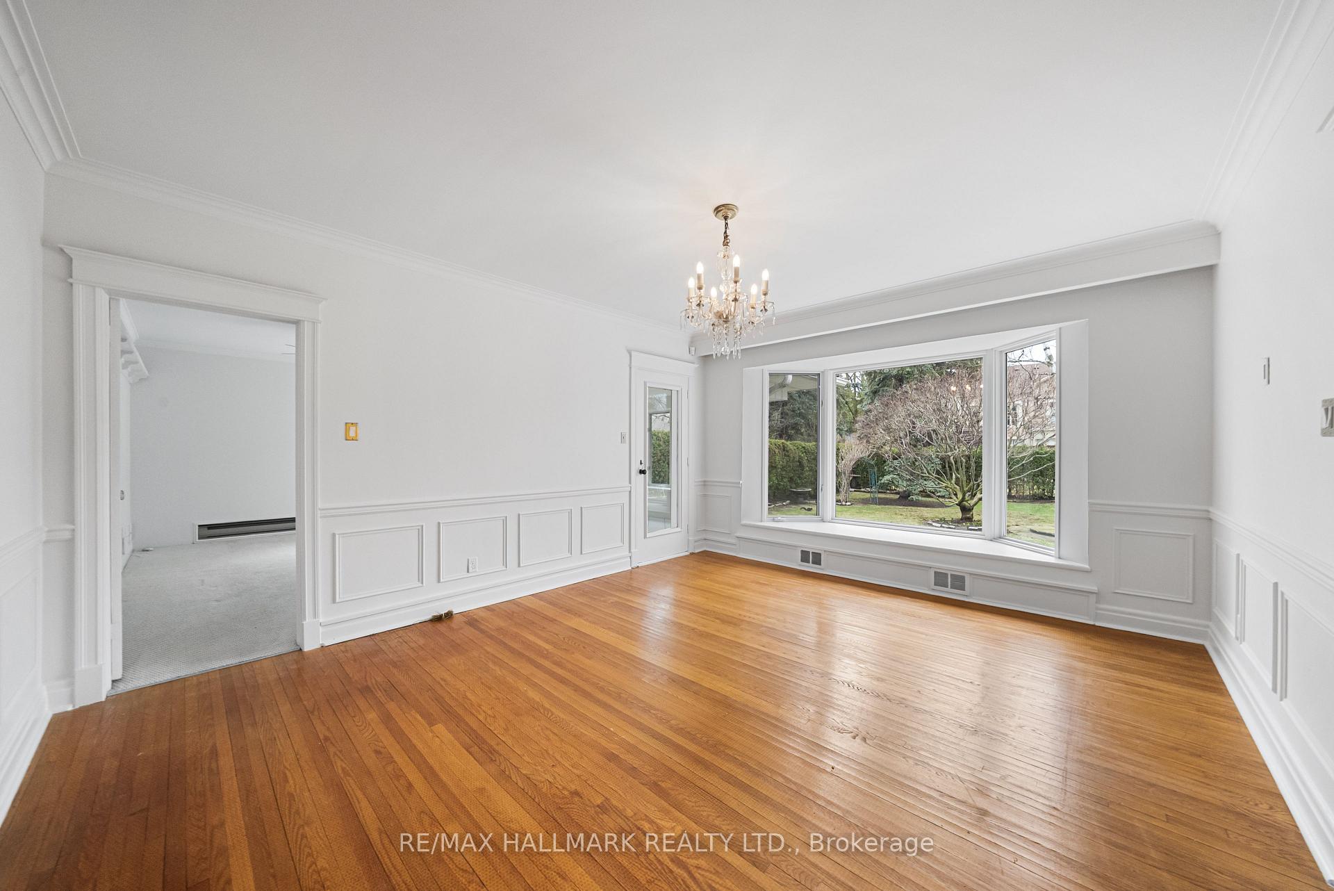 Photo 11 of 154 Valley Road, North York, Bridle Path-Sunnybrook-York Mills — HOMEH