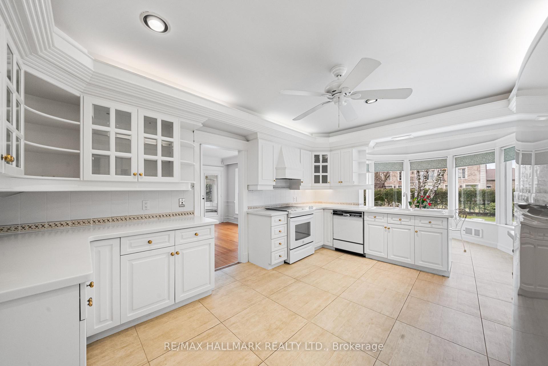 Photo 12 of 154 Valley Road, North York, Bridle Path-Sunnybrook-York Mills — HOMEH