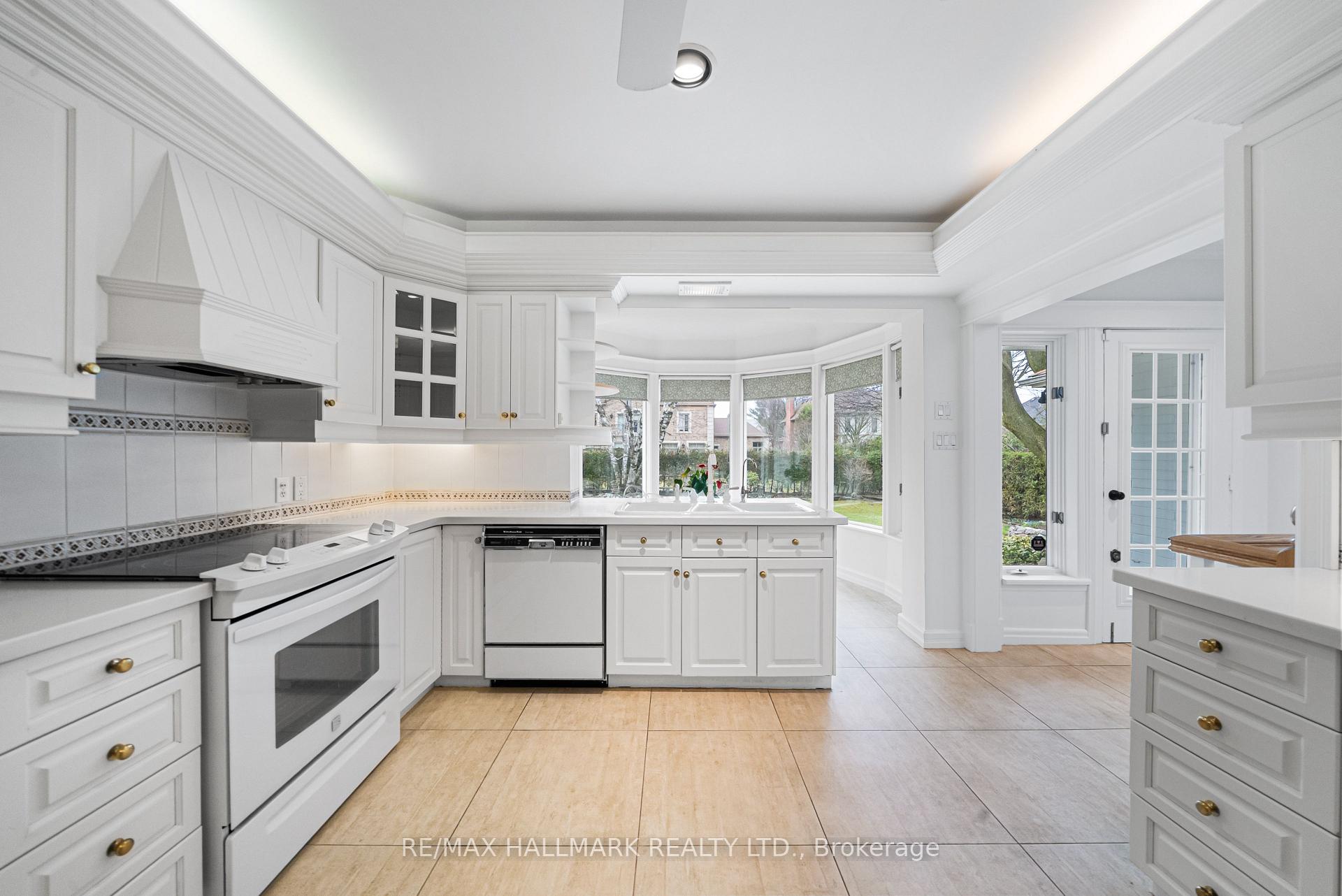 Photo 13 of 154 Valley Road, North York, Bridle Path-Sunnybrook-York Mills — HOMEH