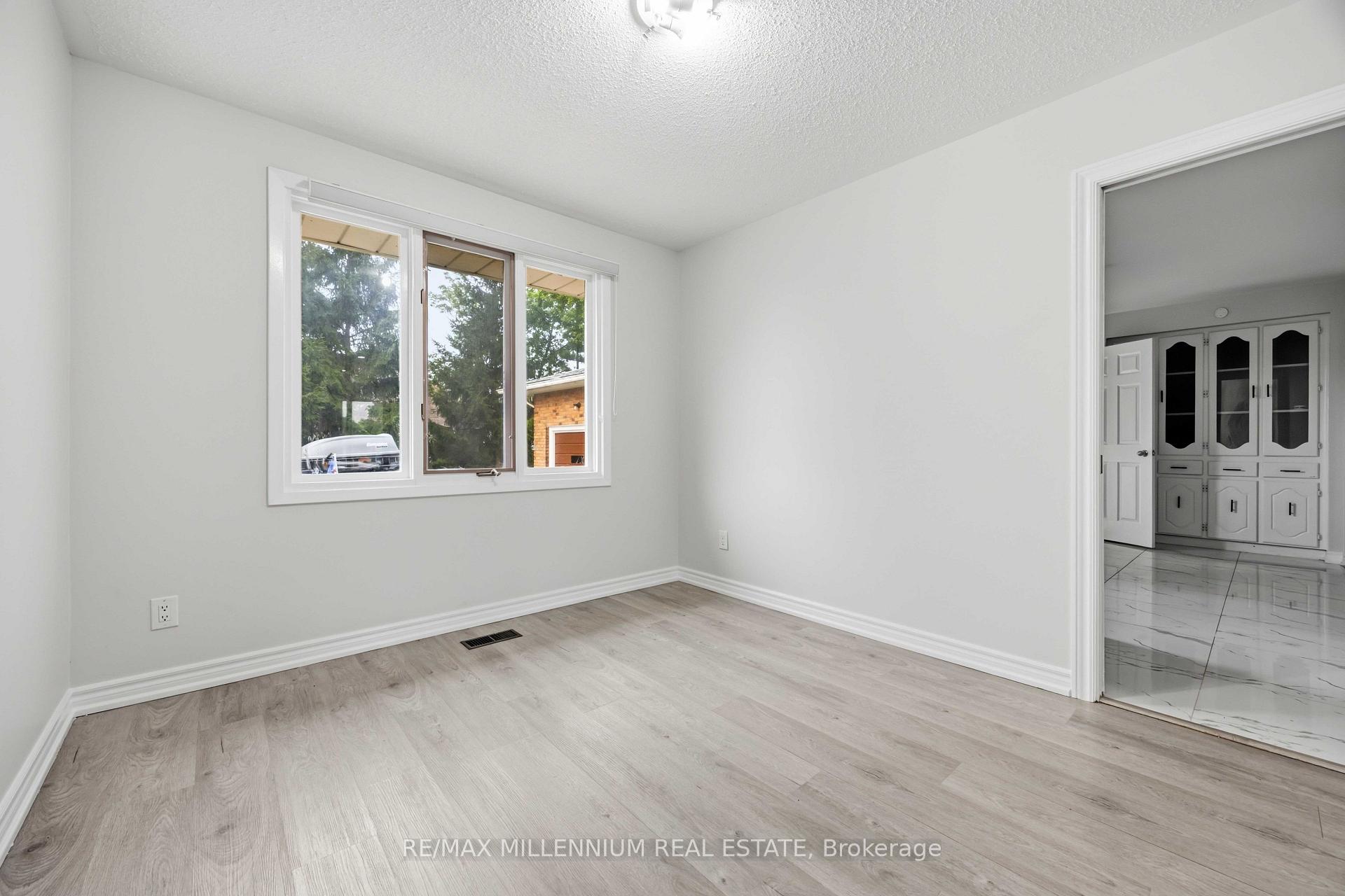 Photo 4 of 867 Wellington Street, Sarnia — HOMEH