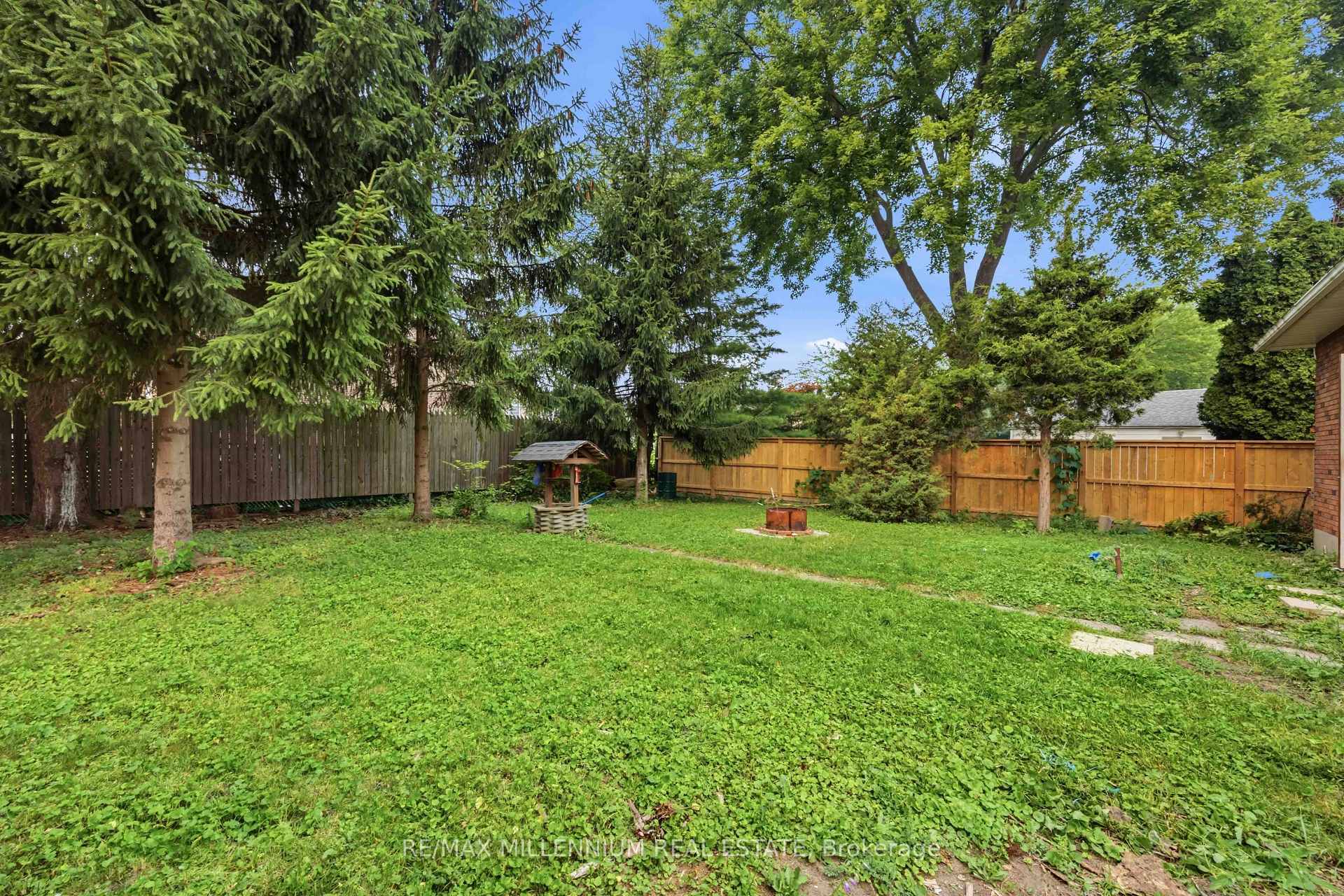 Photo 28 of 867 Wellington Street, Sarnia — HOMEH
