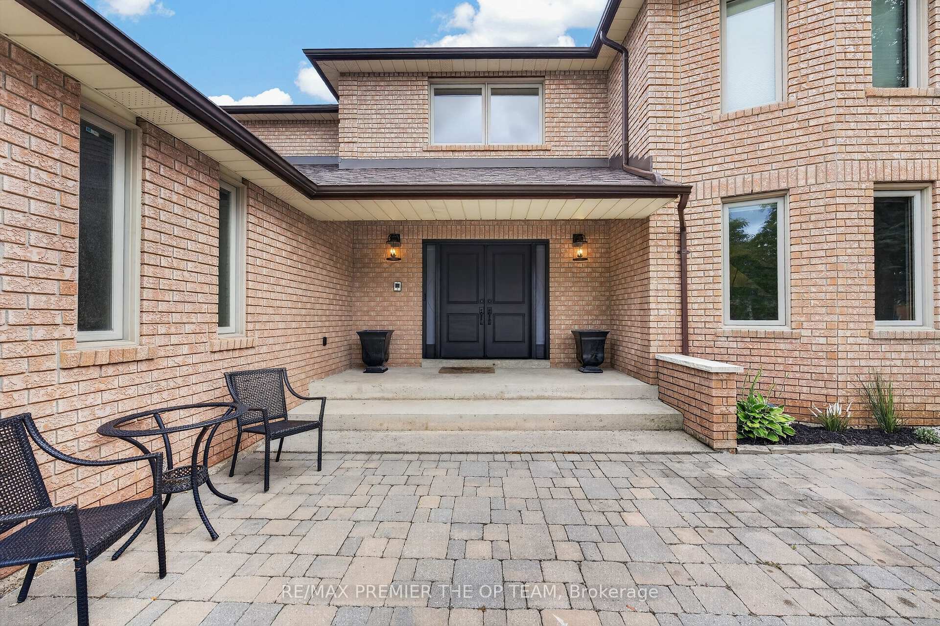 Photo 3 of 155 Dianawood Ridge, Vaughan, East Woodbridge — HOMEH