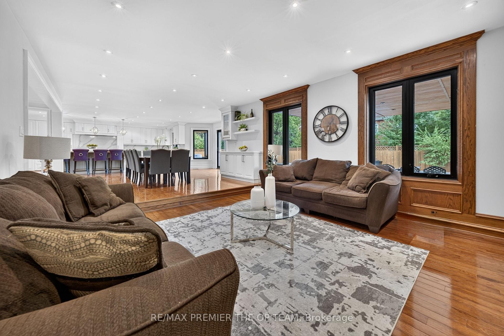 Photo 4 of 155 Dianawood Ridge, Vaughan, East Woodbridge — HOMEH