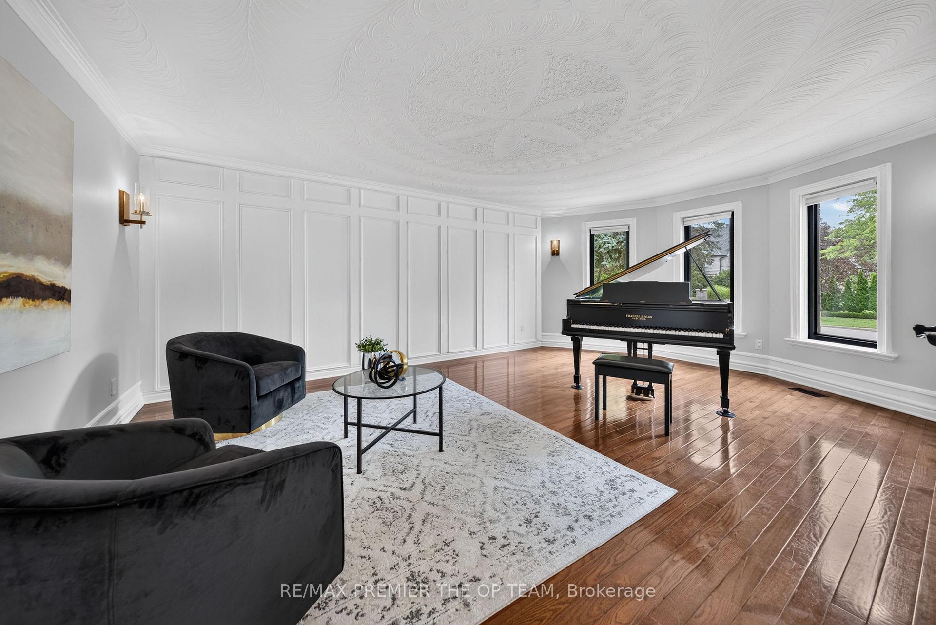 Photo 5 of 155 Dianawood Ridge, Vaughan, East Woodbridge — HOMEH