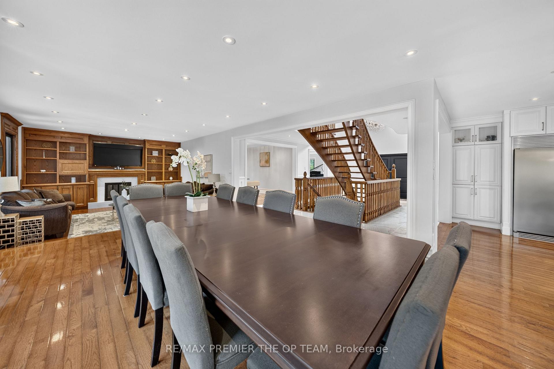 Photo 6 of 155 Dianawood Ridge, Vaughan, East Woodbridge — HOMEH