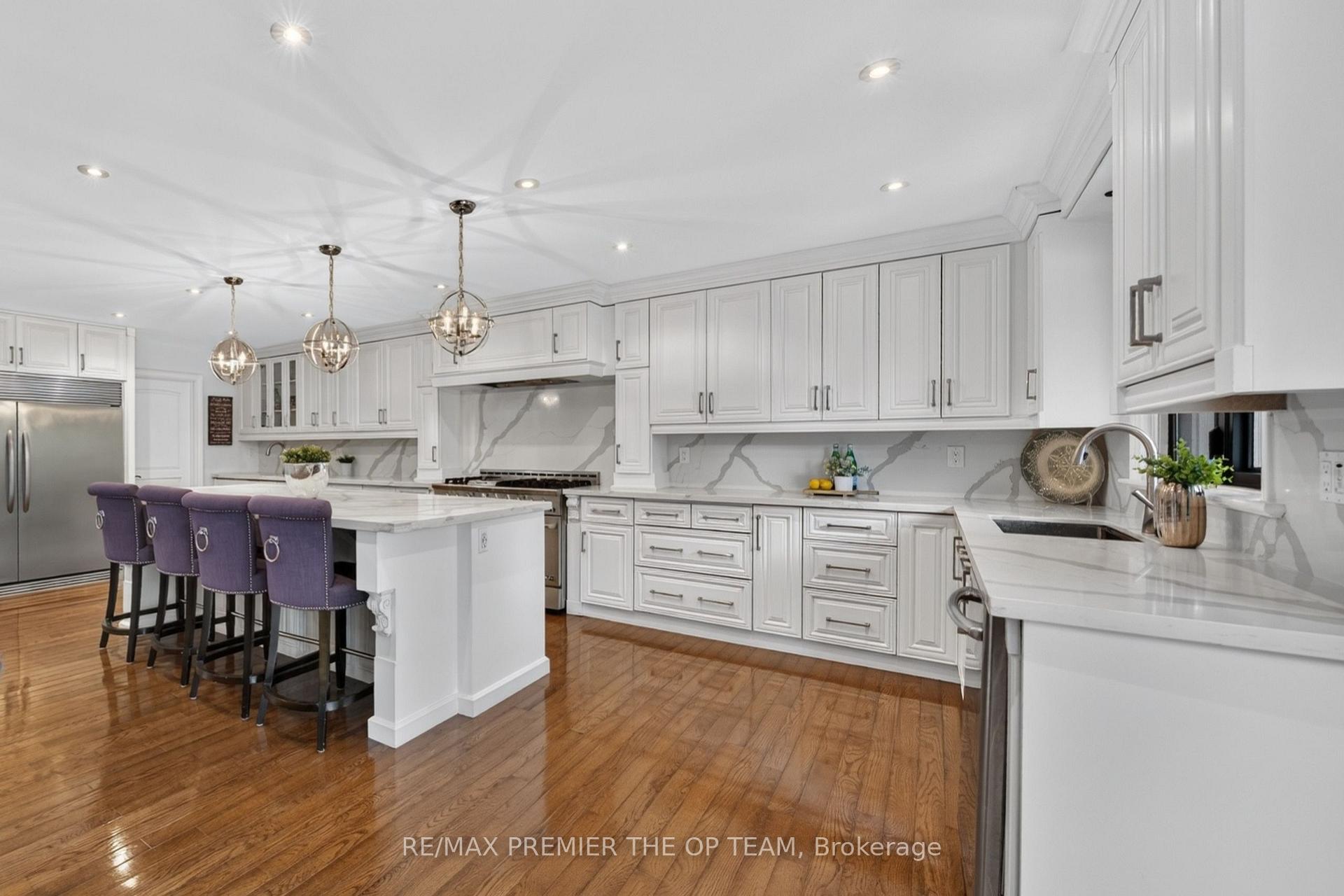 Photo 8 of 155 Dianawood Ridge, Vaughan, East Woodbridge — HOMEH