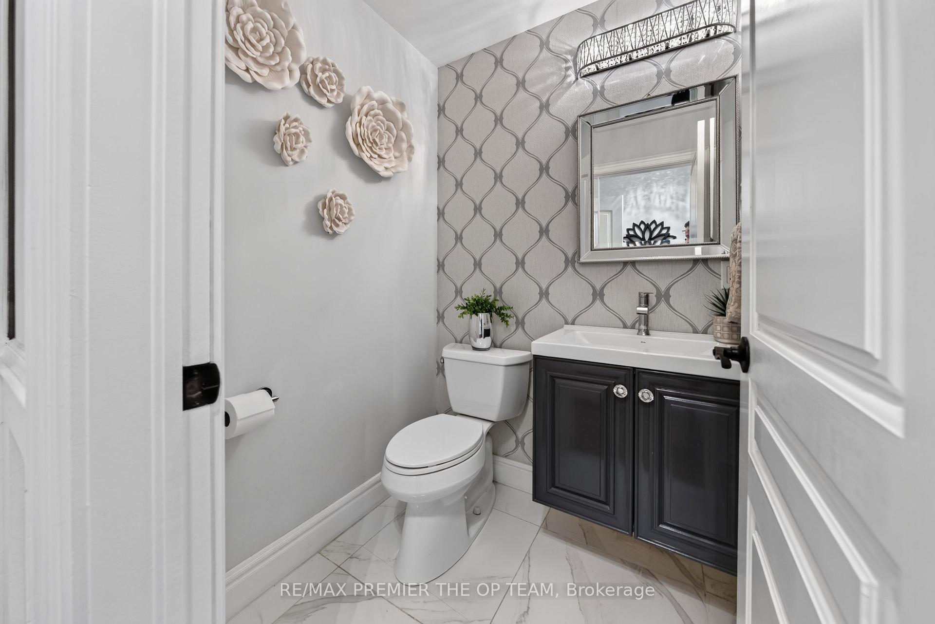 Photo 13 of 155 Dianawood Ridge, Vaughan, East Woodbridge — HOMEH