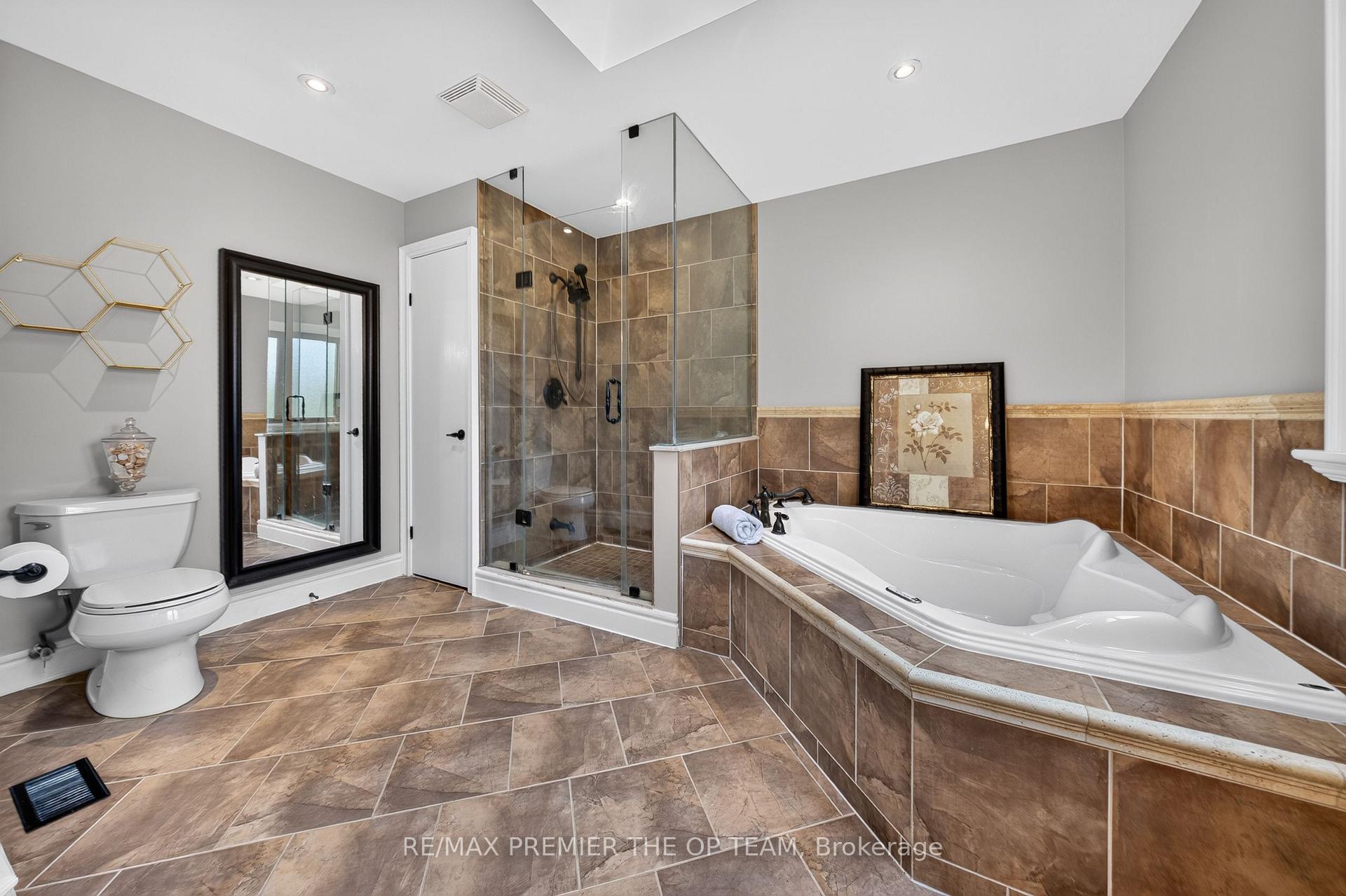 Photo 17 of 155 Dianawood Ridge, Vaughan, East Woodbridge — HOMEH