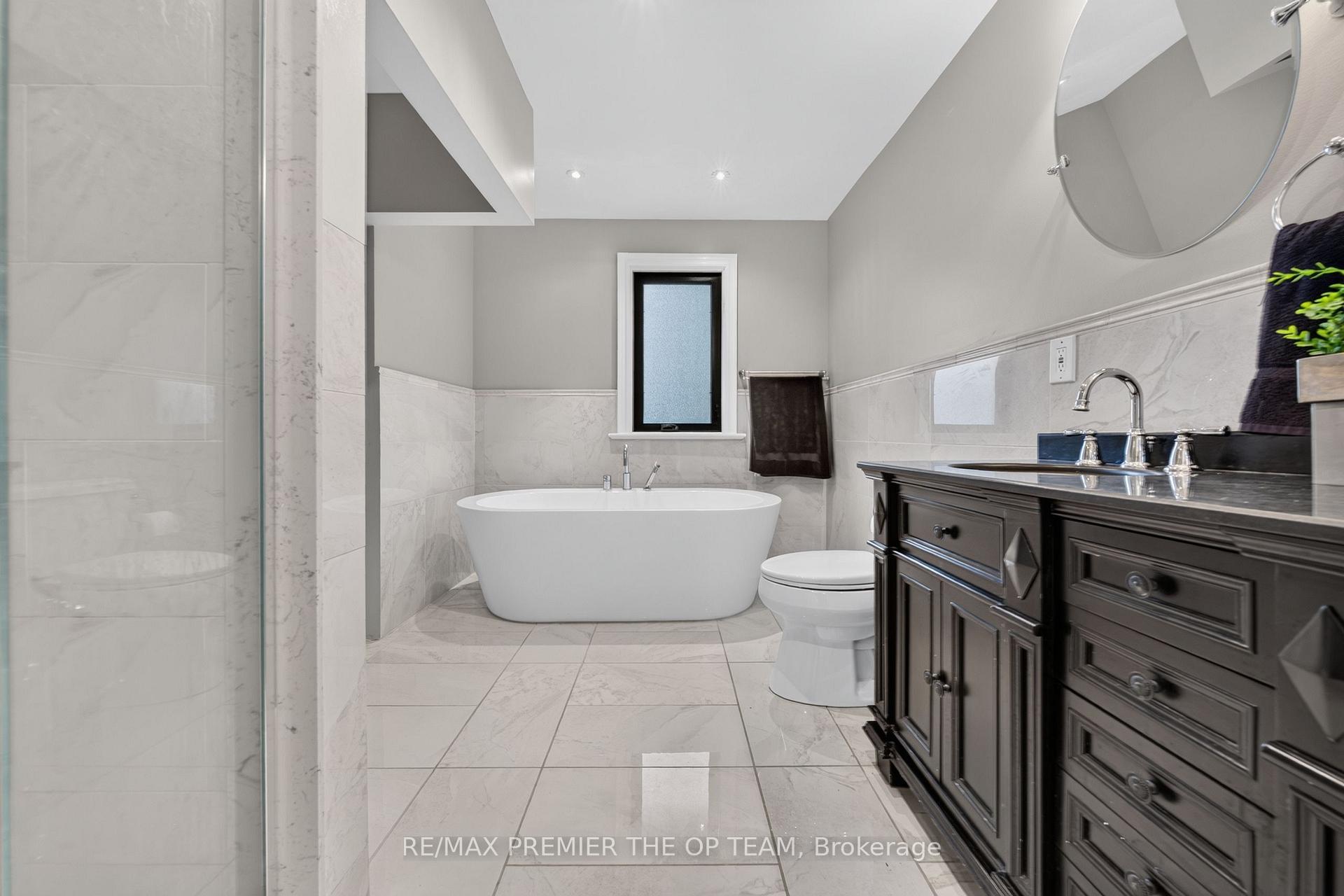 Photo 25 of 155 Dianawood Ridge, Vaughan, East Woodbridge — HOMEH