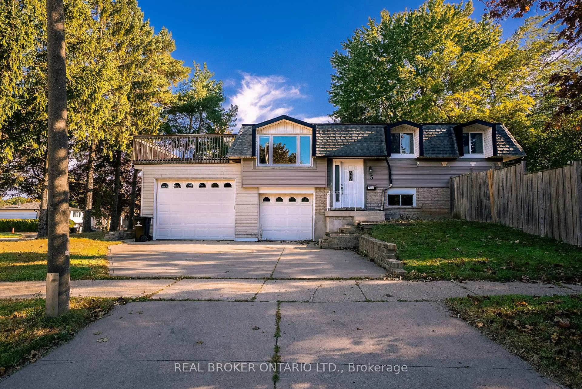Photo 1 of 5 Nathaniel Crescent, Kitchener, Pioneer Park — HOMEH