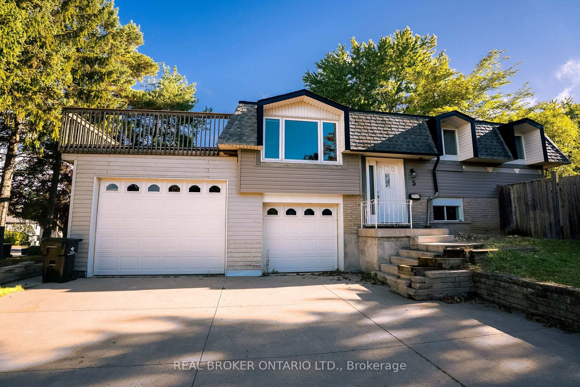 Photo 4 of 5 Nathaniel Crescent, Kitchener, Pioneer Park — HOMEH