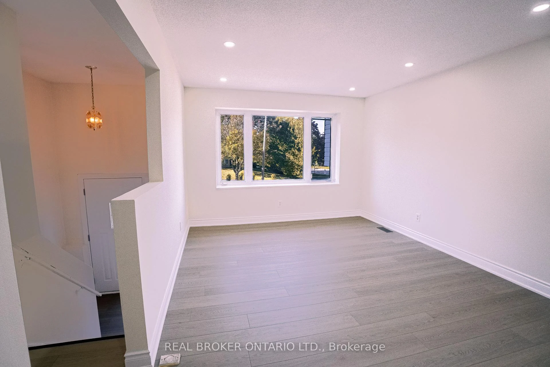 Photo 7 of 5 Nathaniel Crescent, Kitchener, Pioneer Park — HOMEH
