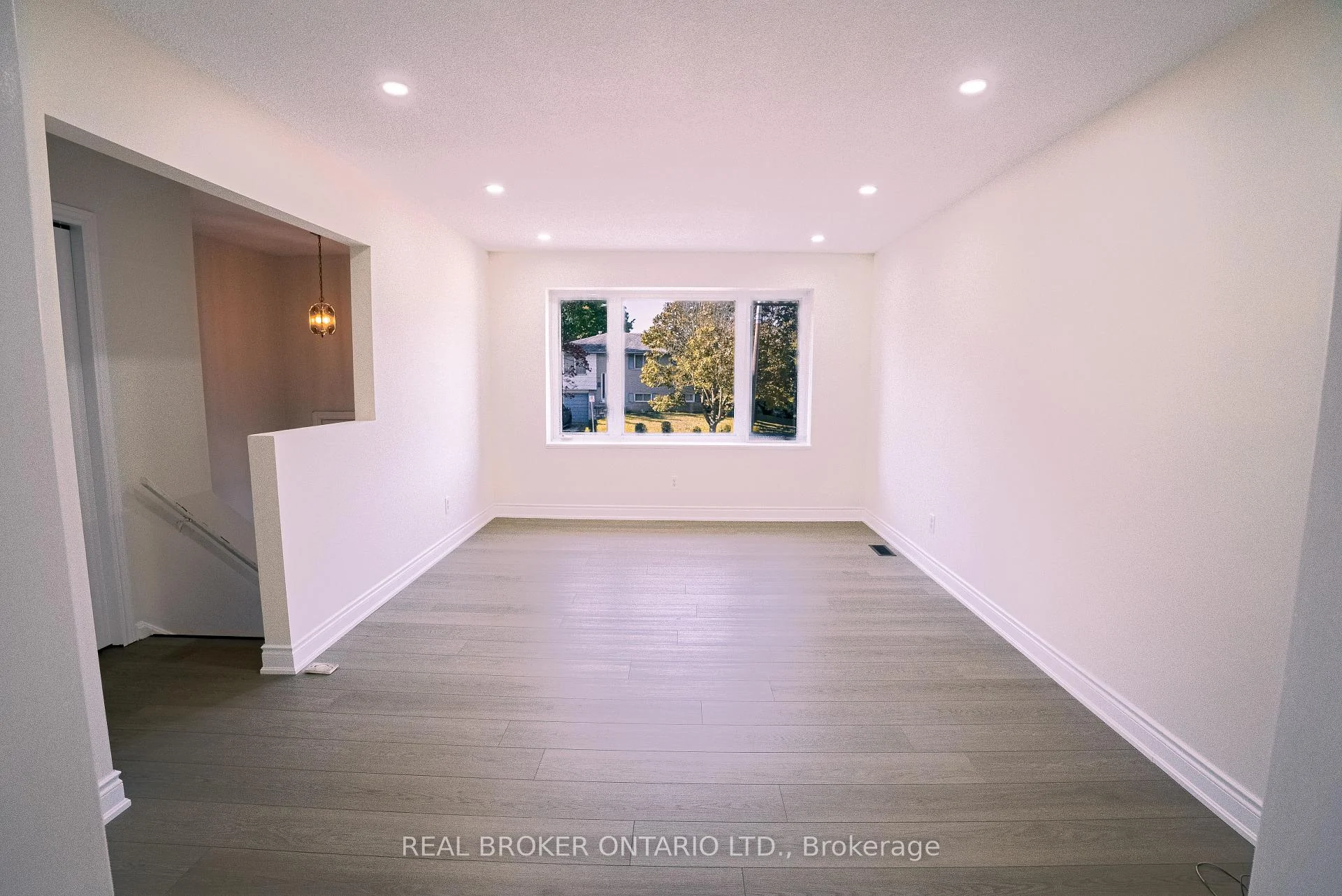 Photo 8 of 5 Nathaniel Crescent, Kitchener, Pioneer Park — HOMEH