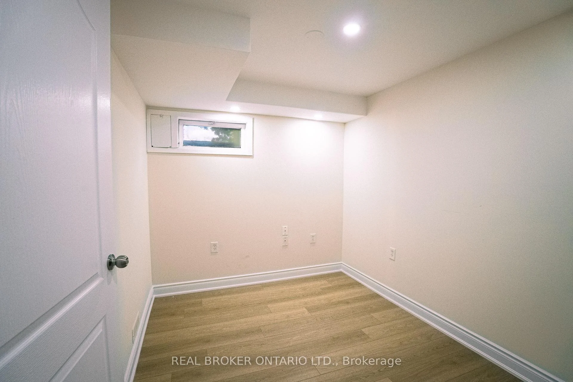 Photo 30 of 5 Nathaniel Crescent, Kitchener, Pioneer Park — HOMEH
