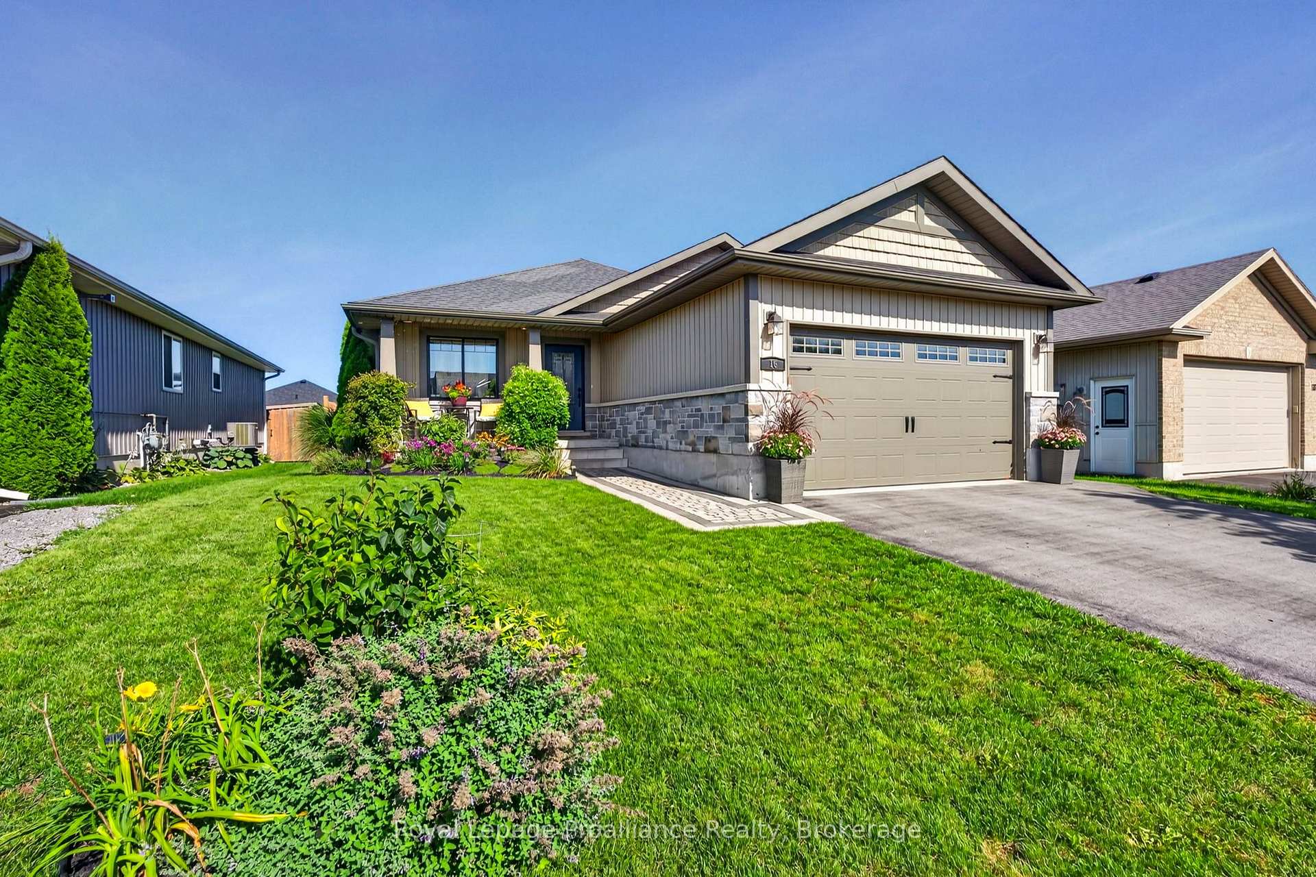 Photo 2 of 16 Butternut Court, Belleville, Belleville Ward — HOMEH
