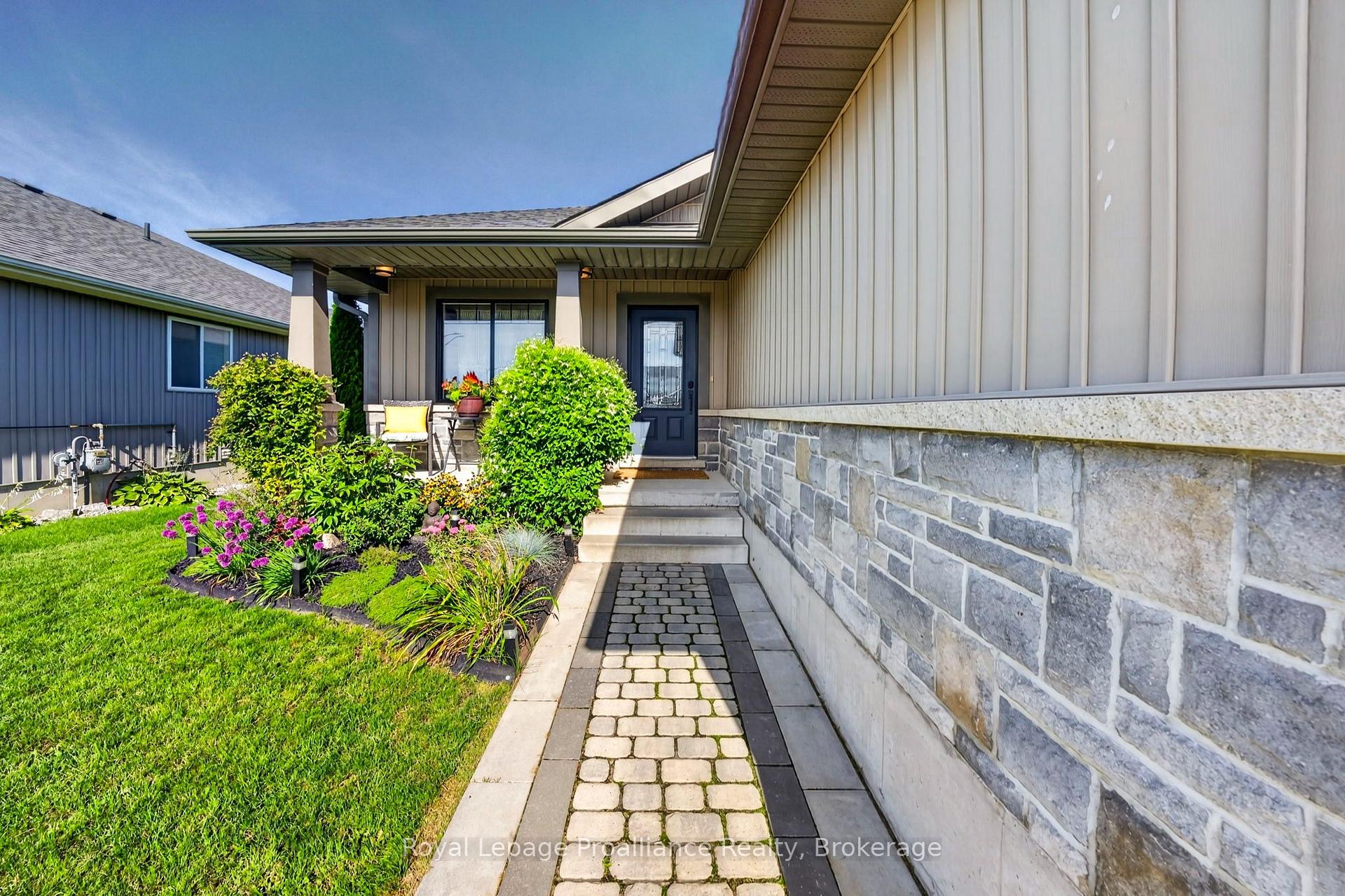 Photo 3 of 16 Butternut Court, Belleville, Belleville Ward — HOMEH