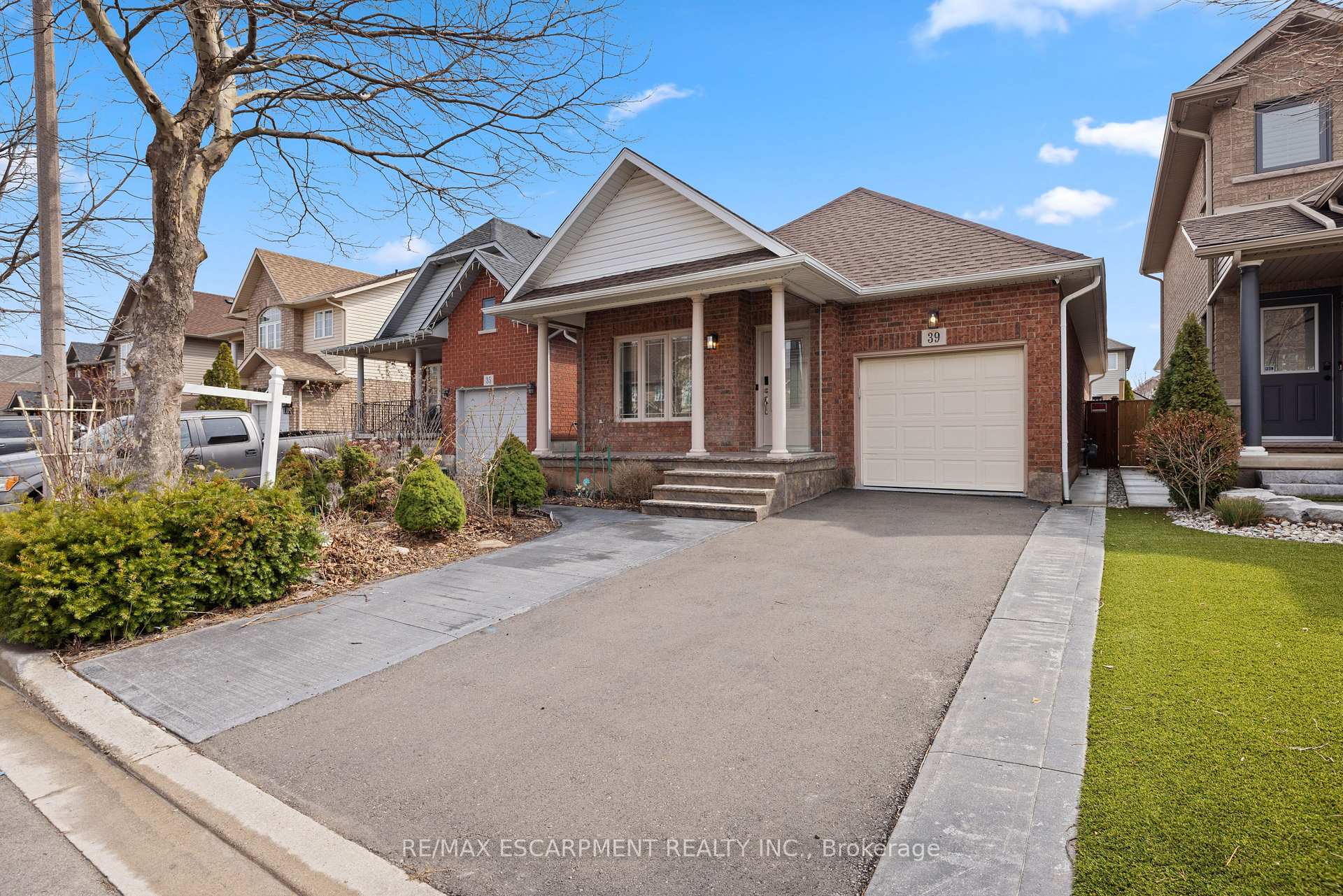 Photo 3 of 39 McKibbon Avenue, Hamilton, Rural Glanbrook — HOMEH