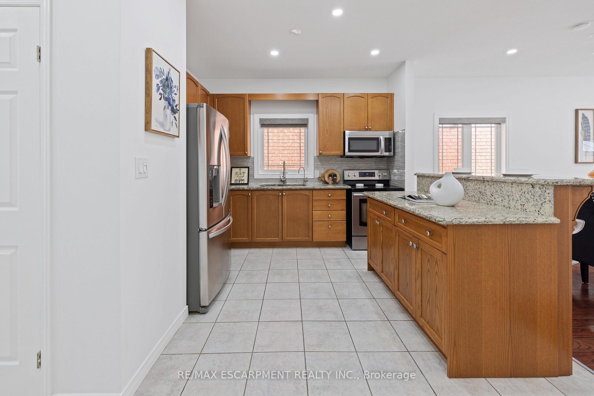 Photo 10 of 39 McKibbon Avenue, Hamilton, Rural Glanbrook — HOMEH