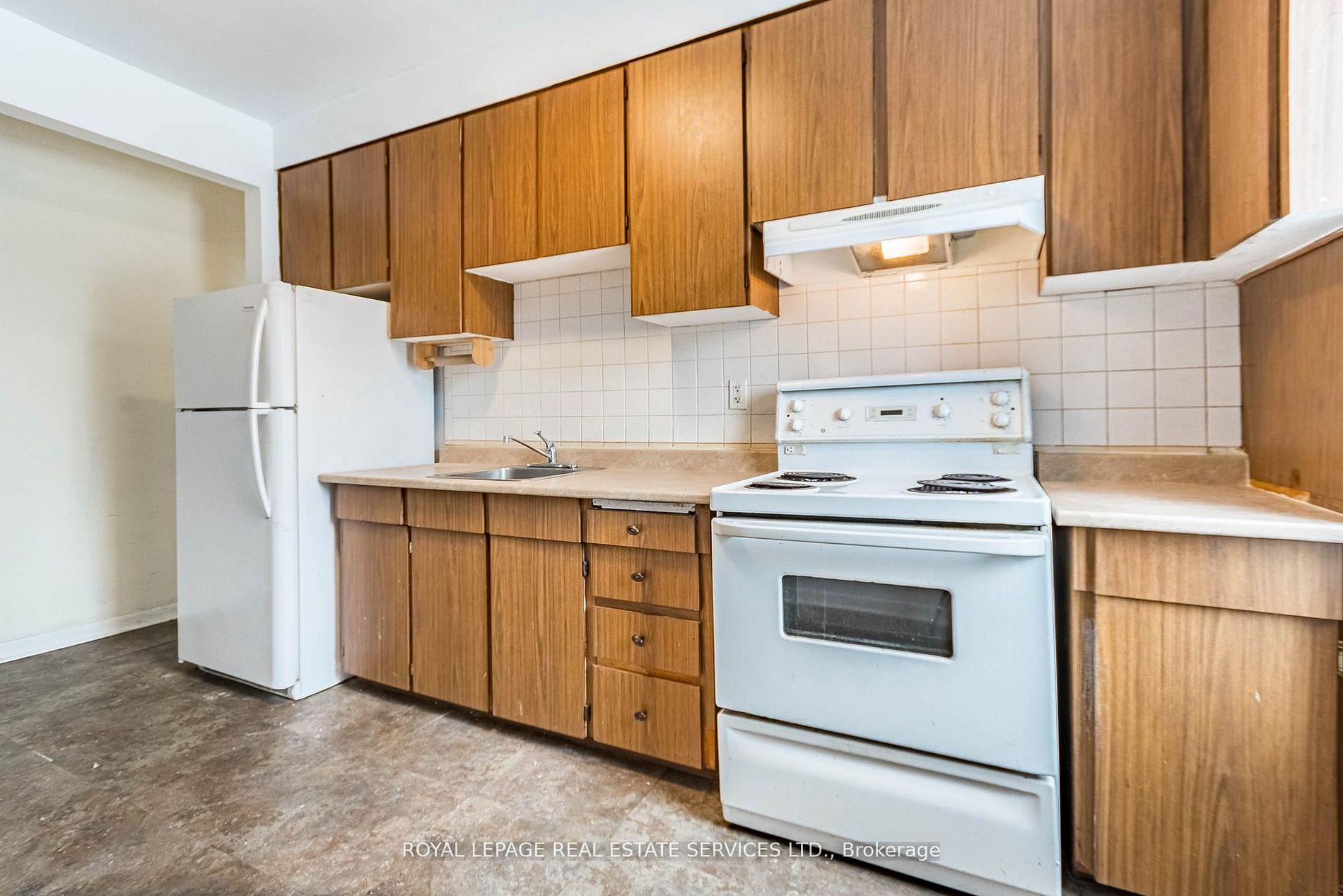 Photo 6 of 1160 Dufferin Street, Toronto, Dovercourt-Wallace Emerson-Junction — HOMEH