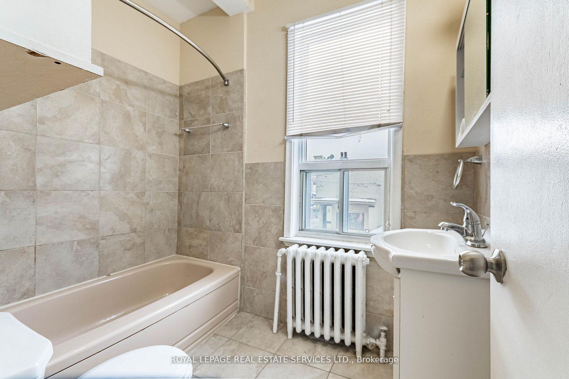 Photo 11 of 1160 Dufferin Street, Toronto, Dovercourt-Wallace Emerson-Junction — HOMEH