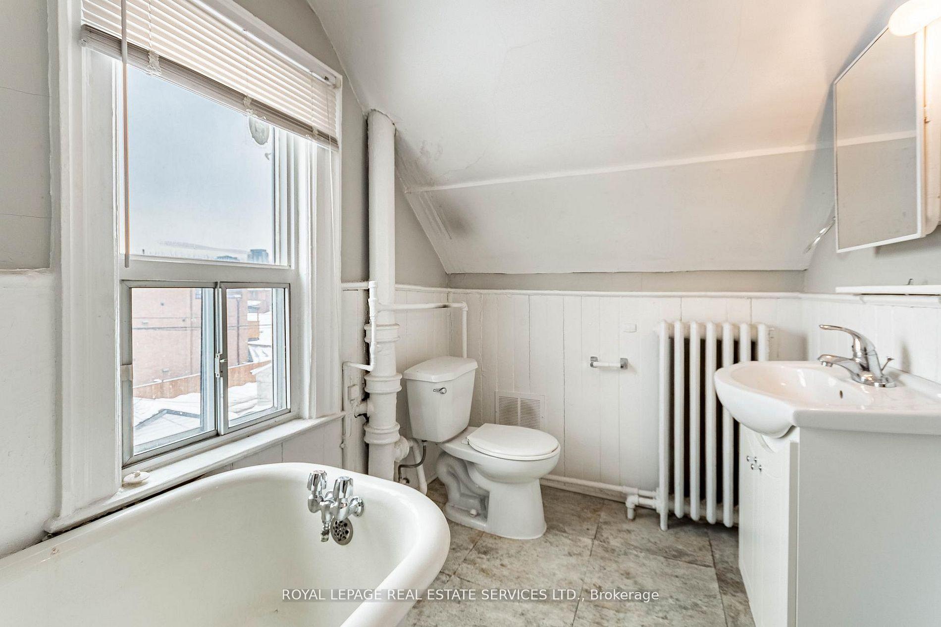 Photo 14 of 1160 Dufferin Street, Toronto, Dovercourt-Wallace Emerson-Junction — HOMEH
