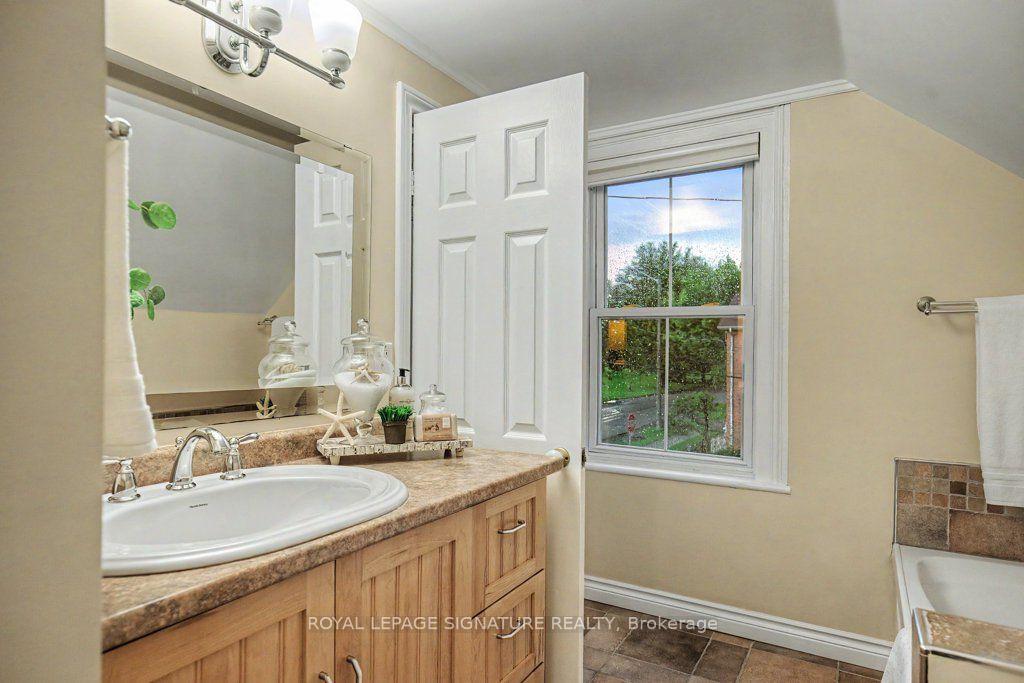 Photo 22 of 311 Byron Street N, Whitby, Downtown Whitby — HOMEH