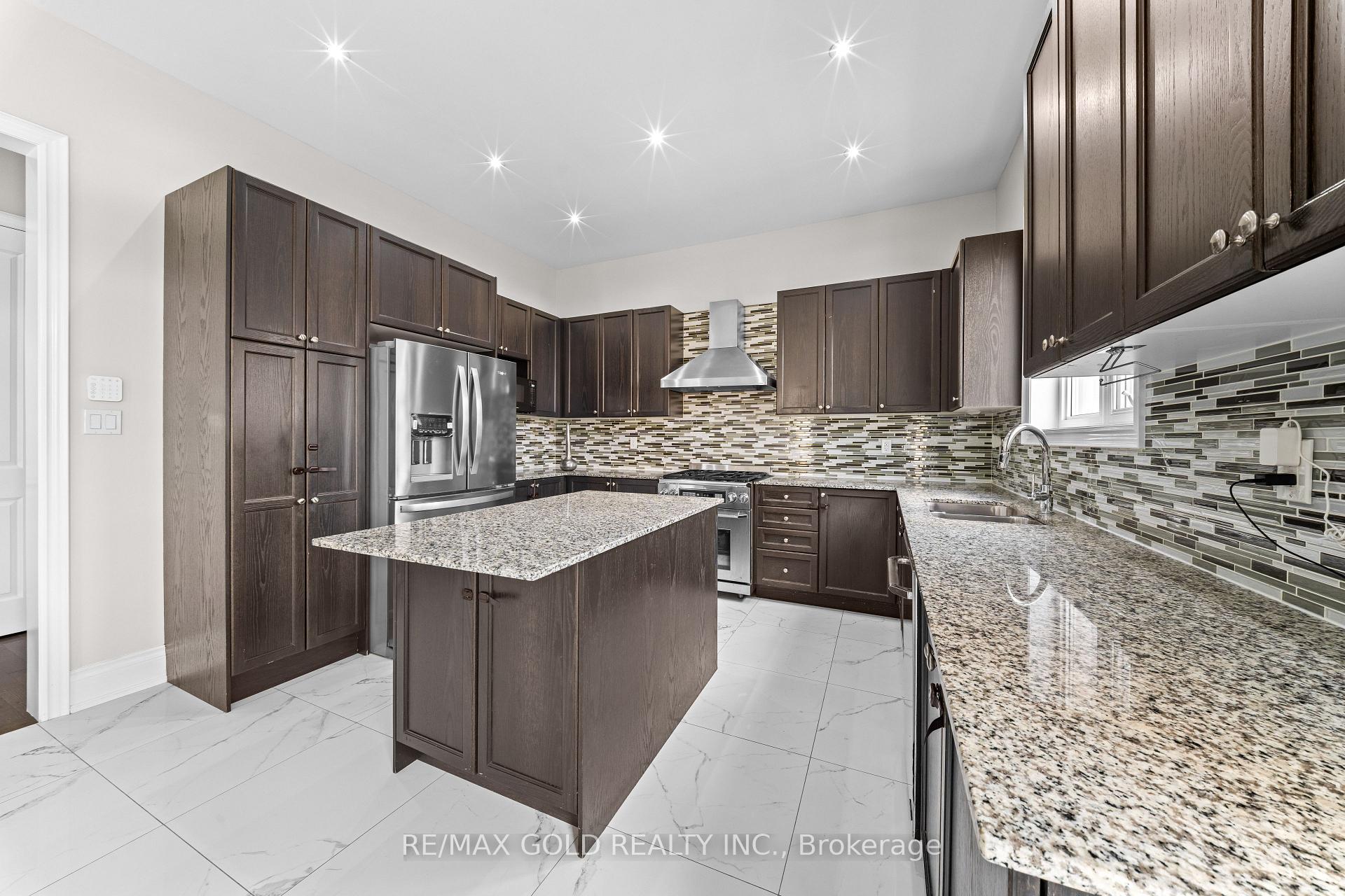 Photo 11 of 54 Gordon Randle Drive, Brampton, Toronto Gore Rural Estate — HOMEH
