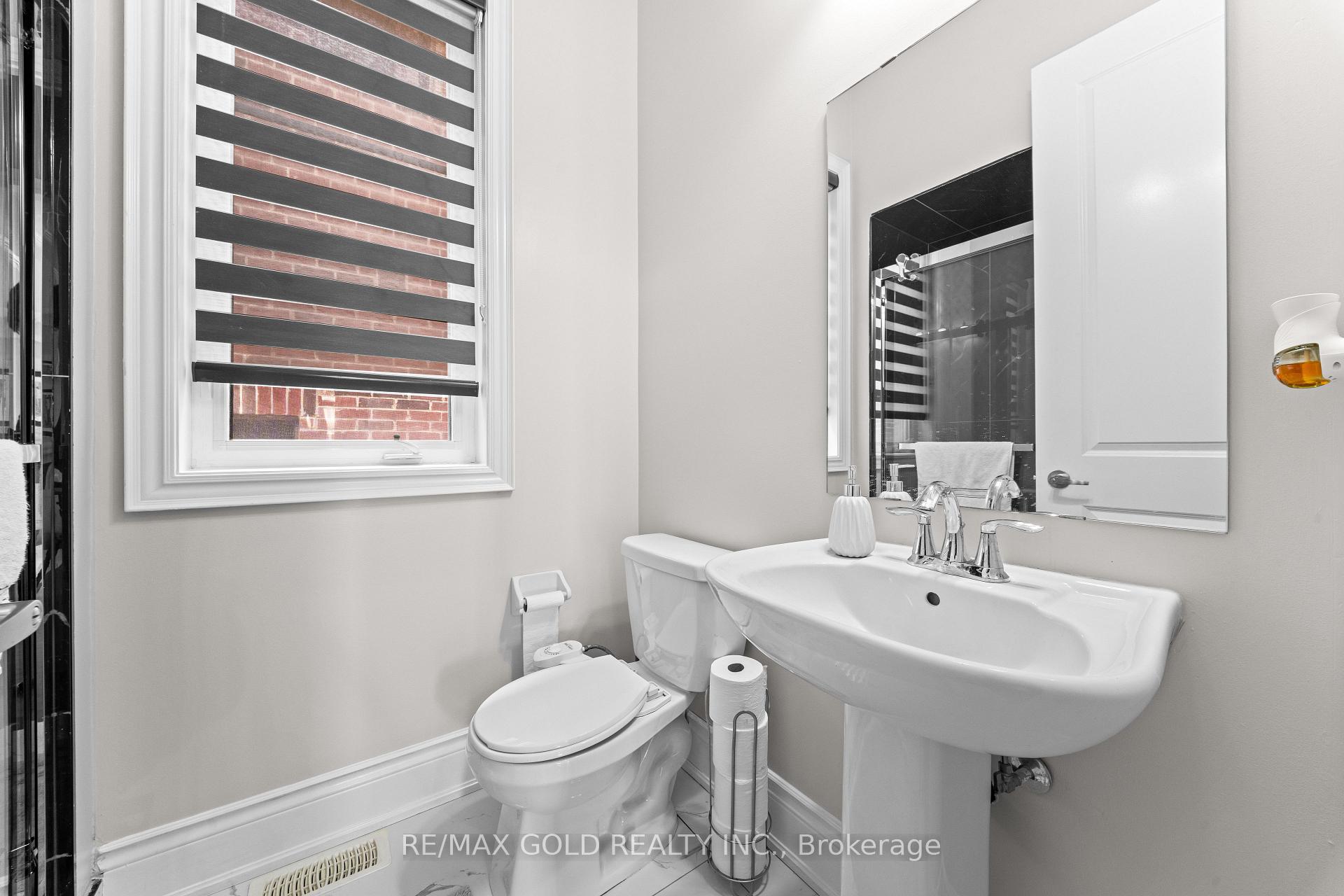 Photo 15 of 54 Gordon Randle Drive, Brampton, Toronto Gore Rural Estate — HOMEH