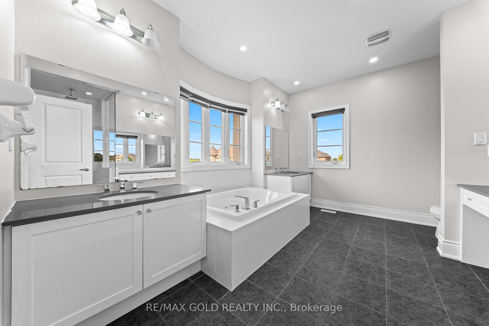 Photo 19 of 54 Gordon Randle Drive, Brampton, Toronto Gore Rural Estate — HOMEH