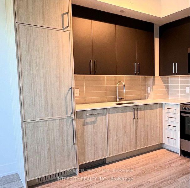 Photo 5 of Unit 426, 2075 King Road, King, King City — HOMEH