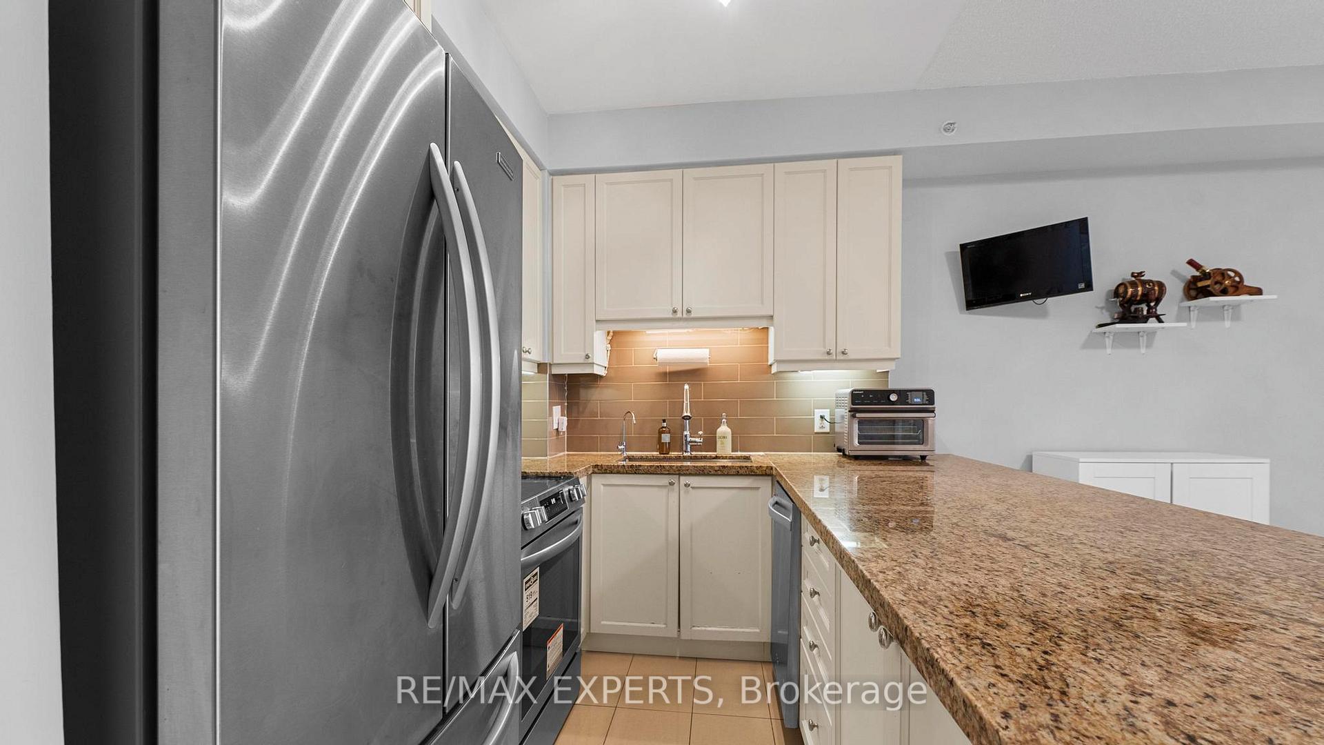 Photo 6 of Unit 201, 12 Woodstream Boulevard, Vaughan, Vaughan Grove — HOMEH