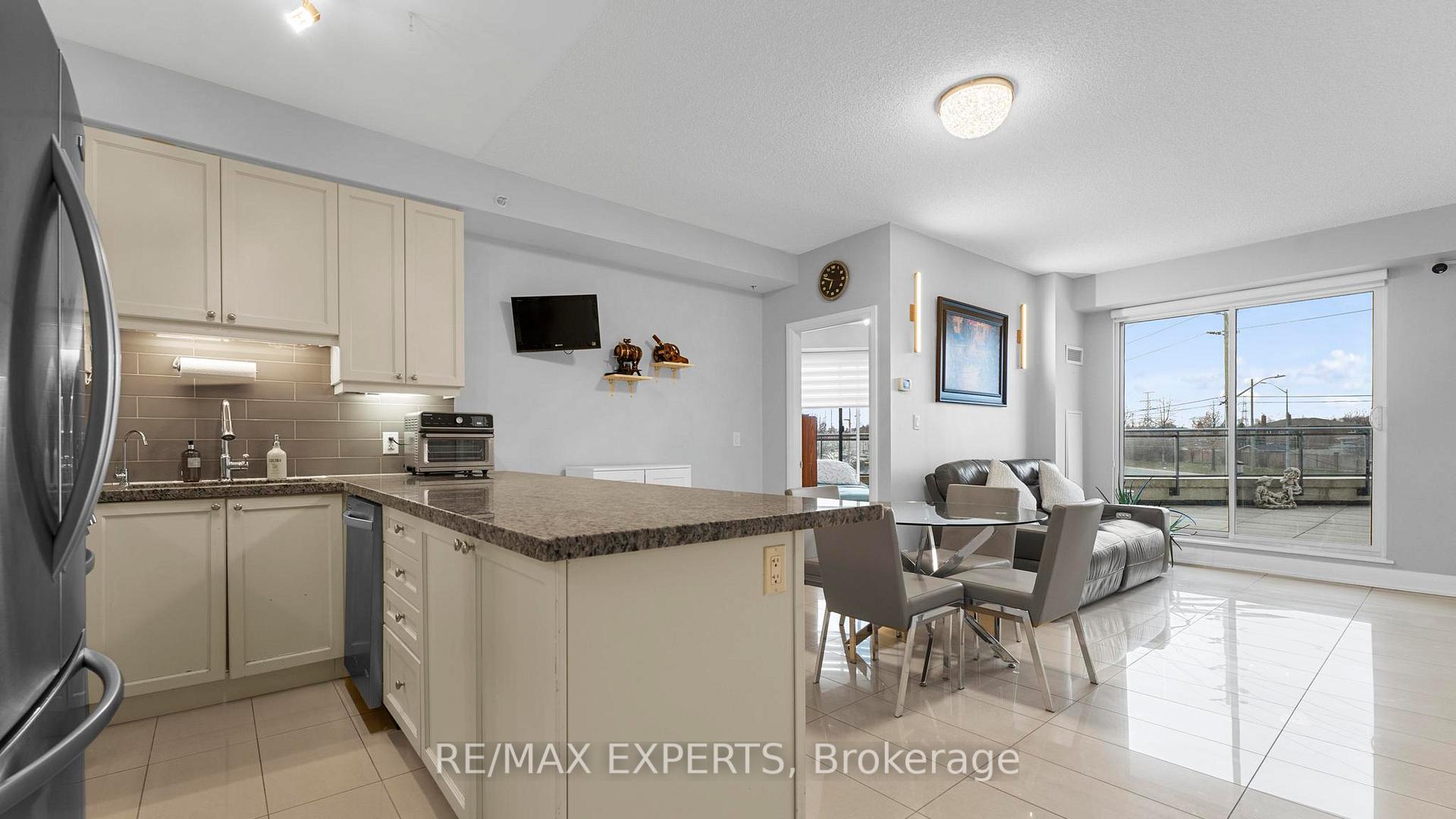 Photo 7 of Unit 201, 12 Woodstream Boulevard, Vaughan, Vaughan Grove — HOMEH