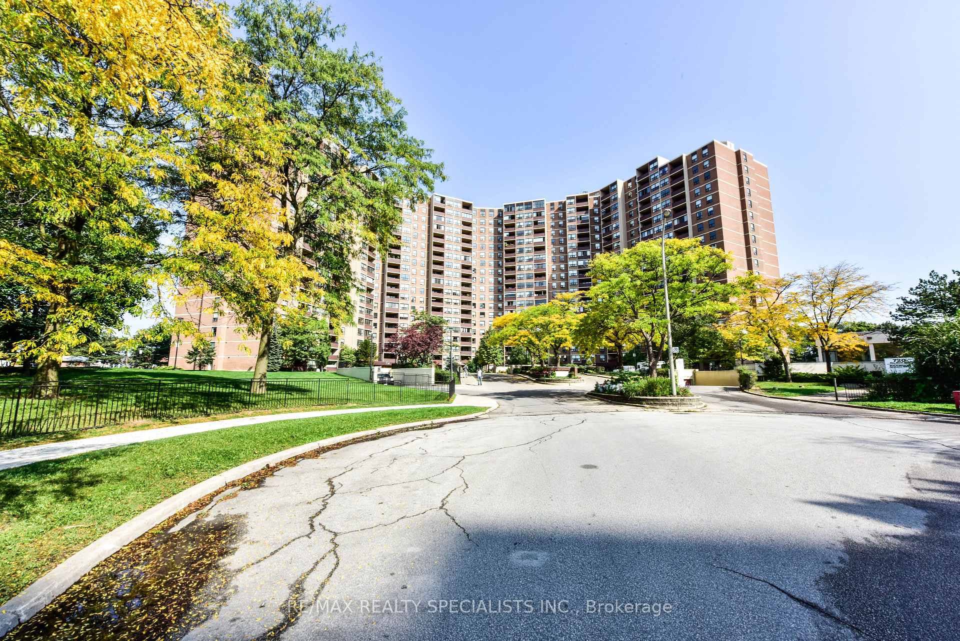 Photo 3 of Unit PH2005, 716 The West Mall, Etobicoke, Eringate-Centennial-West Deane — HOMEH