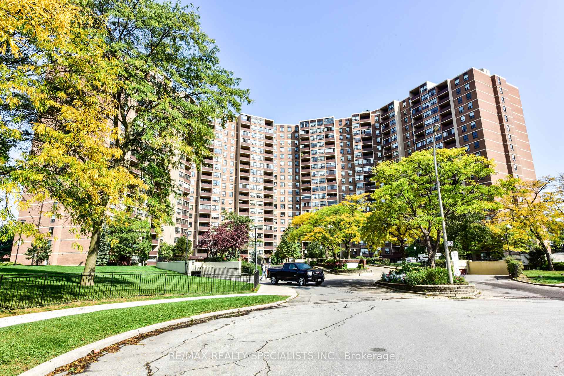 Photo 4 of Unit PH2005, 716 The West Mall, Etobicoke, Eringate-Centennial-West Deane — HOMEH