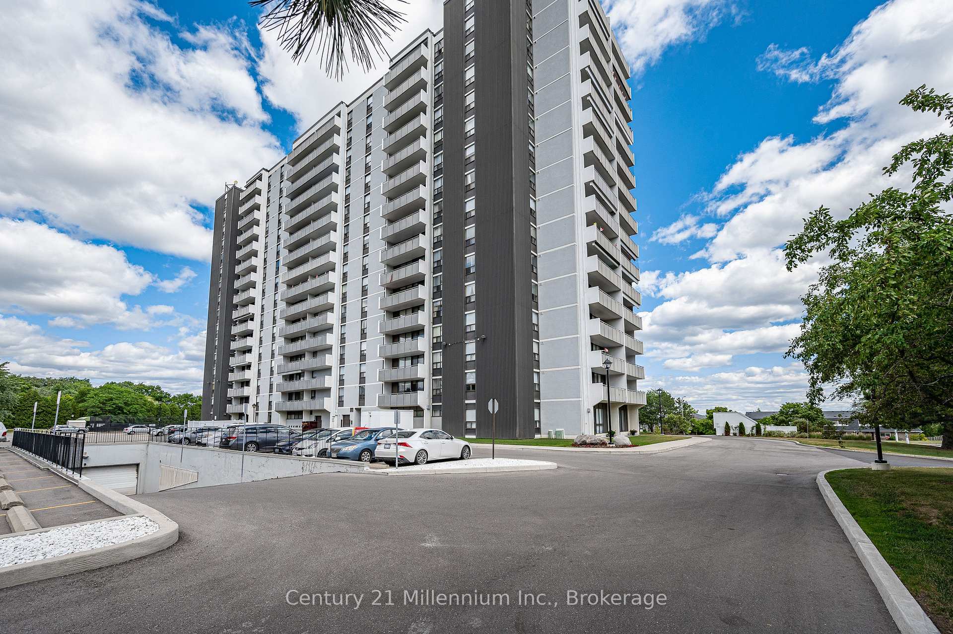 Photo 2 of Unit 1605, 2055 Upper Middle Road, Burlington, Brant Hills — HOMEH